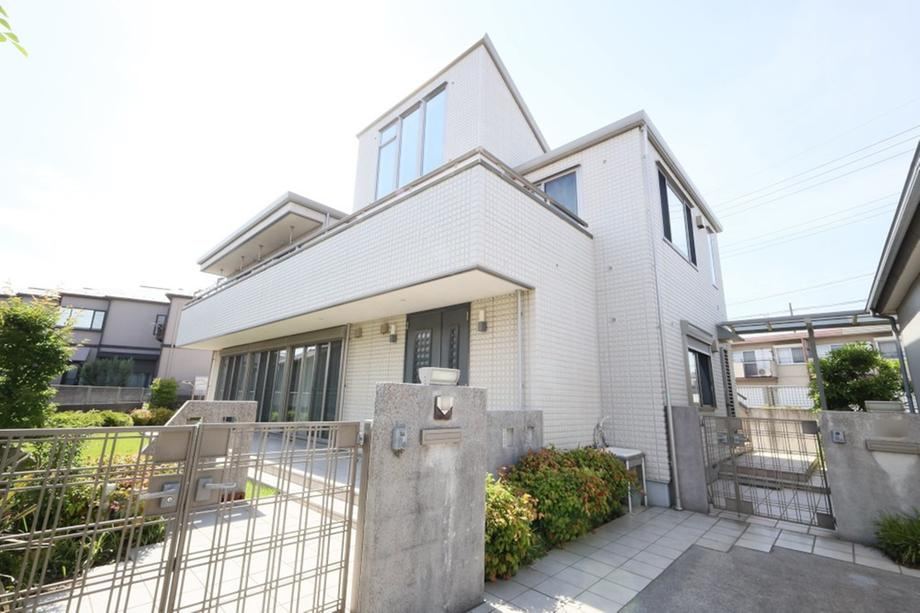 Large Two-Family House in Hachiman-cho - Photo 1