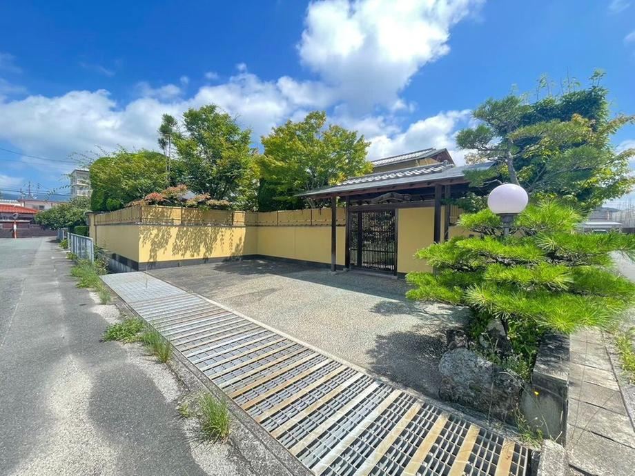 Traditional 5LDK Home Near Ryoshin Elementary School - Photo 1
