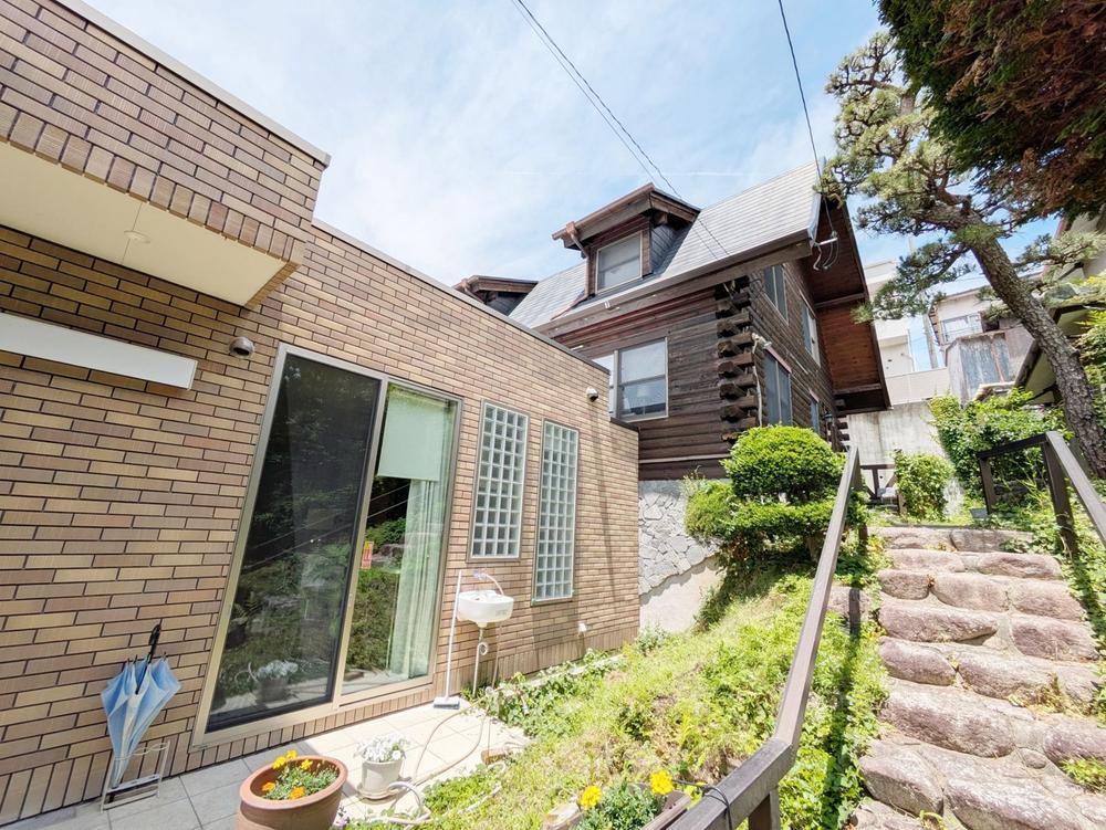 Spacious 4LDK House with Garden in Minami-gaoka - Photo 1