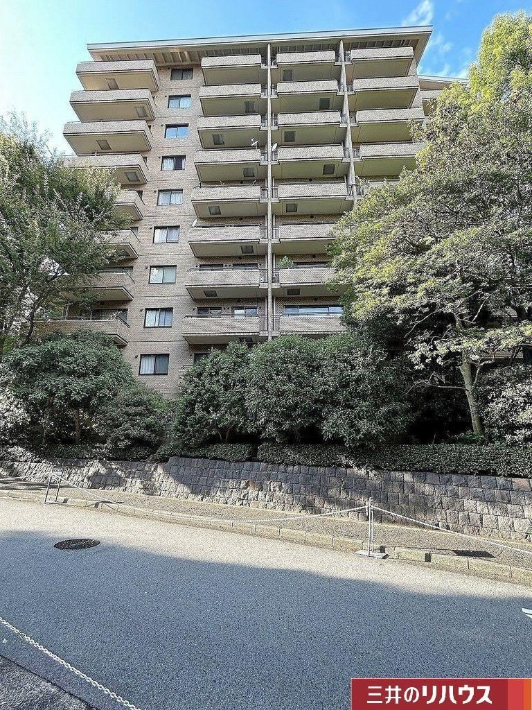3LDK apartment in Shibuya Ward, Tokyo - Photo 1