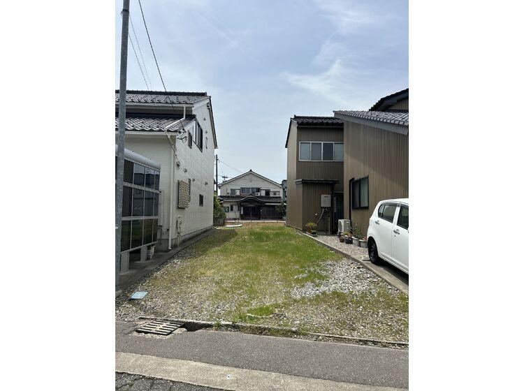 96 m² land in Takaoka, Toyama - Photo 1