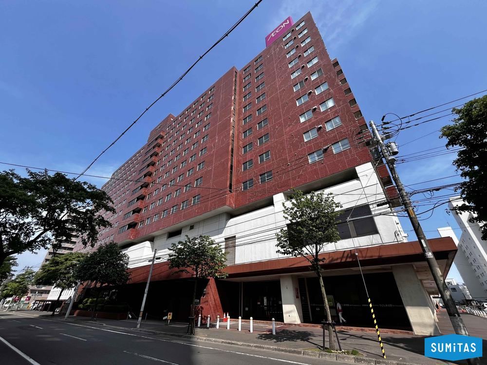 Spacious 4LDK Apartment Near Higashi-Sapporo Station - Photo 1