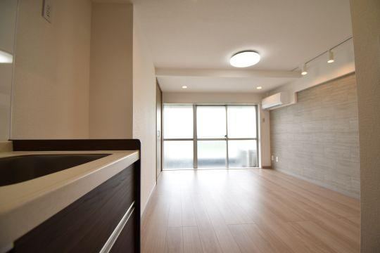 Fully Renovated 1LDK Apartment in Setagaya - Photo 1