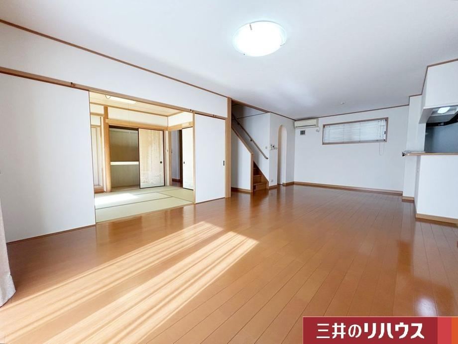 Spacious 5LDK House with Ample Parking - Photo 1