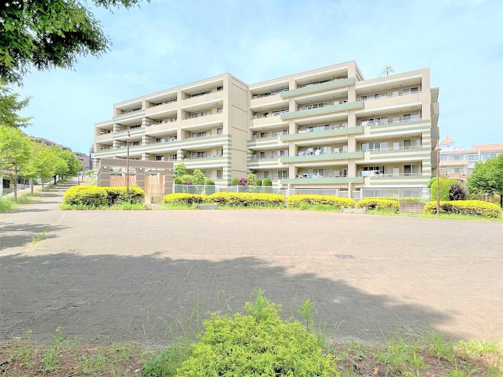 Spacious 3LDK Apartment Near Center Kita Station - Photo 1