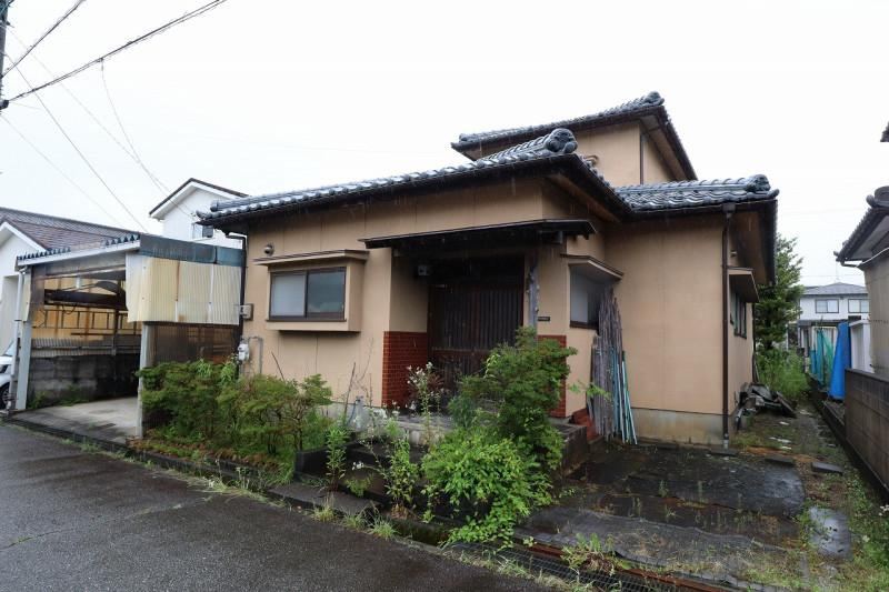 Spacious 6K Home on Large Lot in Toyama City - Photo 1
