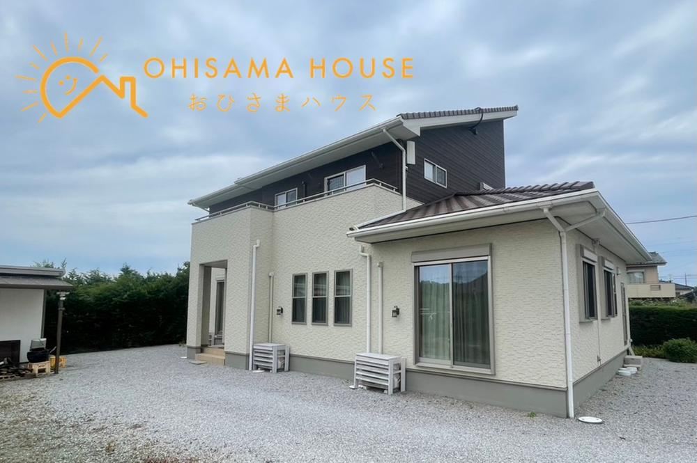 Spacious 5SLDK House with Solar Panels - Photo 1