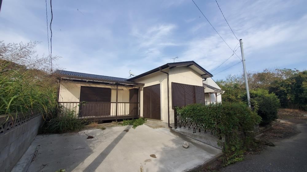 Conveniently Located House Near Long Life Interchange - Photo 1