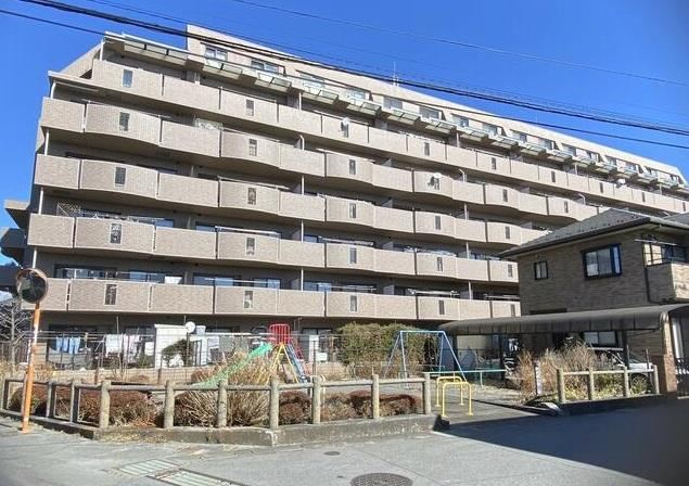 Sunny 2LDK Apartment with Full Renovation in Utsunomiya - Photo 1