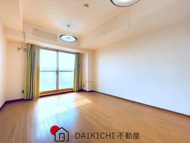 High-Floor 3LDK Apartment with Excellent Ventilation in Kuki - Photo 1