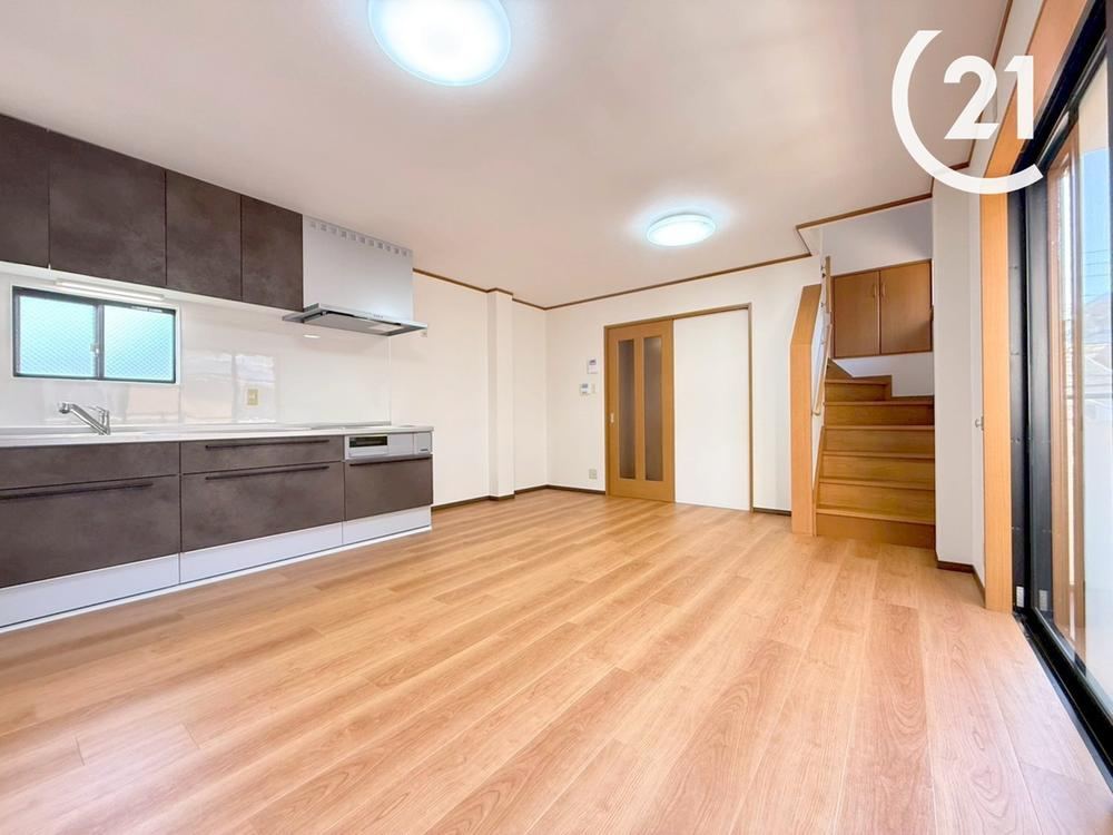 Renovated 4LDK Home in Kobayashi Higashi, Osaka - Photo 1