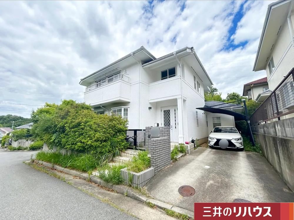 Spacious 4LDK Home in Sumire-dai - Photo 1