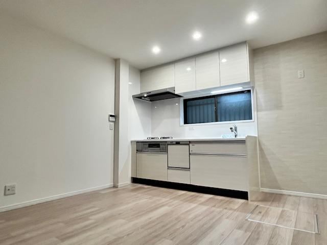 Renovated 2LDK House in Oji Park - Photo 1