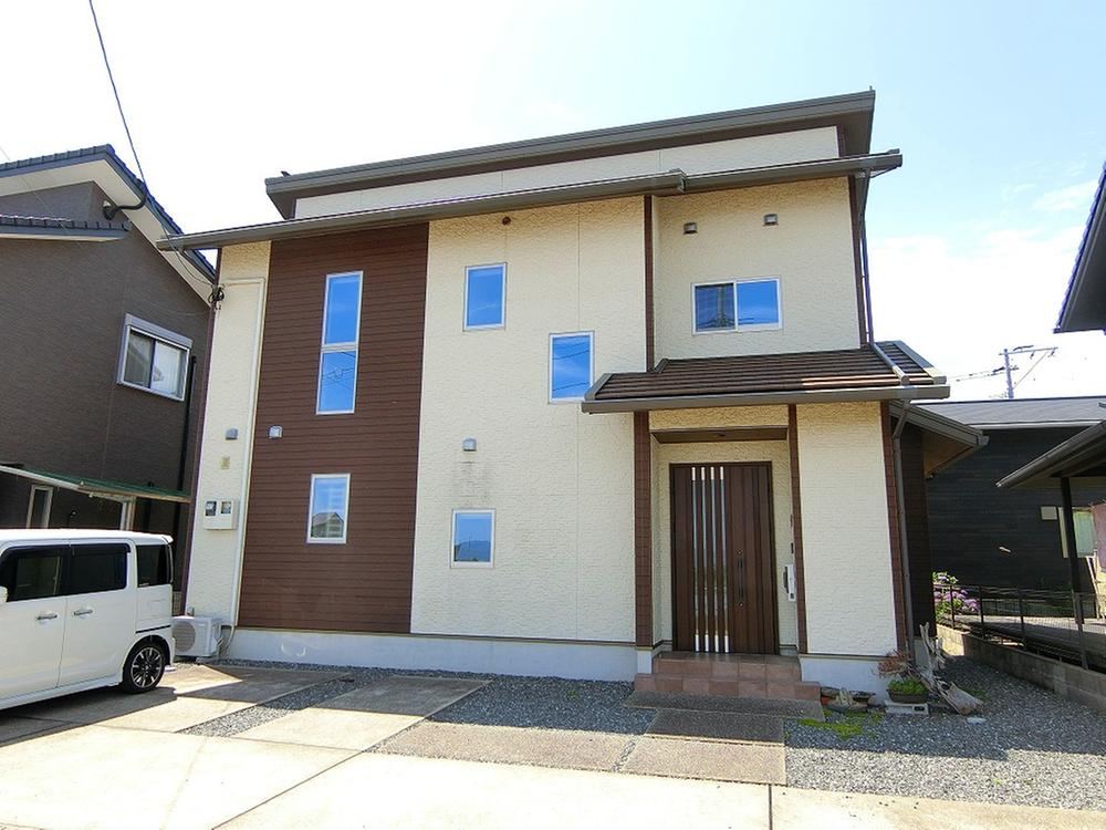 Modern 4LDK Home with South Garden in Omura - Photo 1