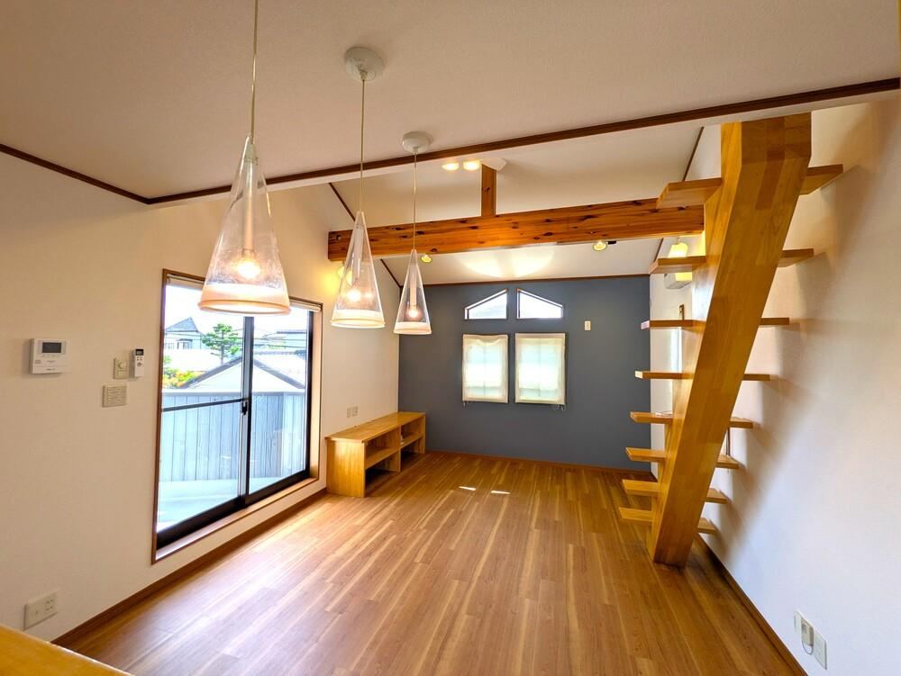 Well-Maintained Renovated 3LDK House in Kobari - Photo 1