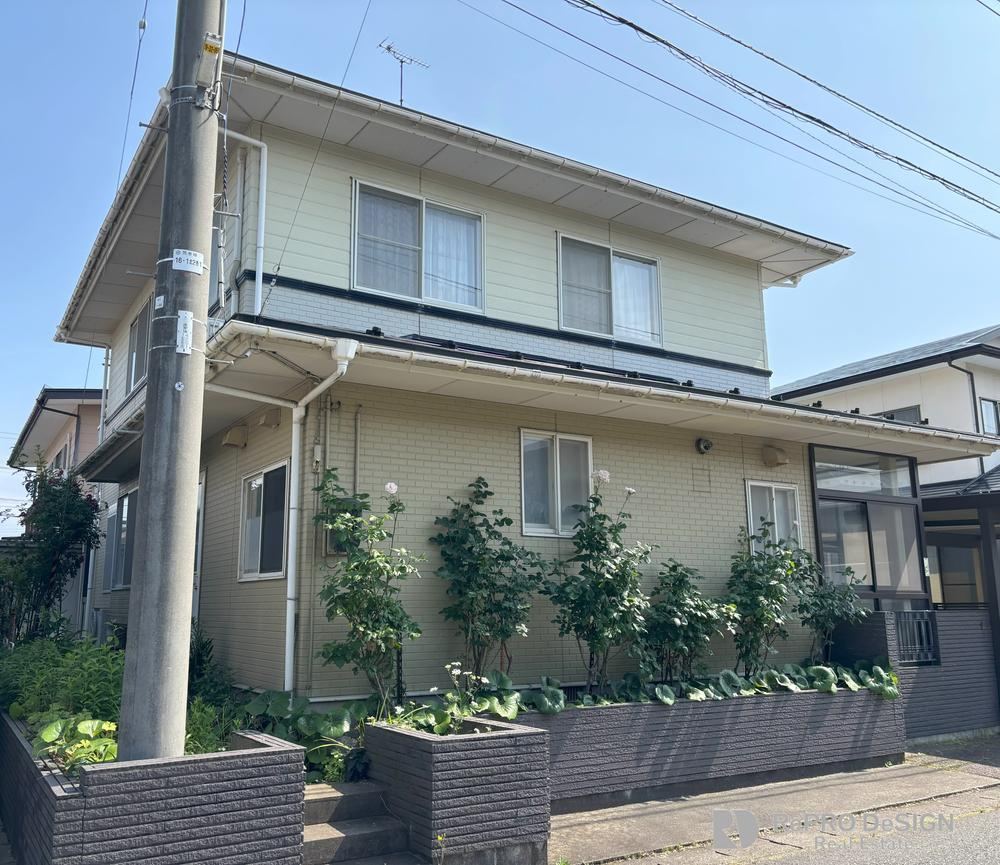 Spacious 5LDK Detached House with Carport in Akita City - Photo 1