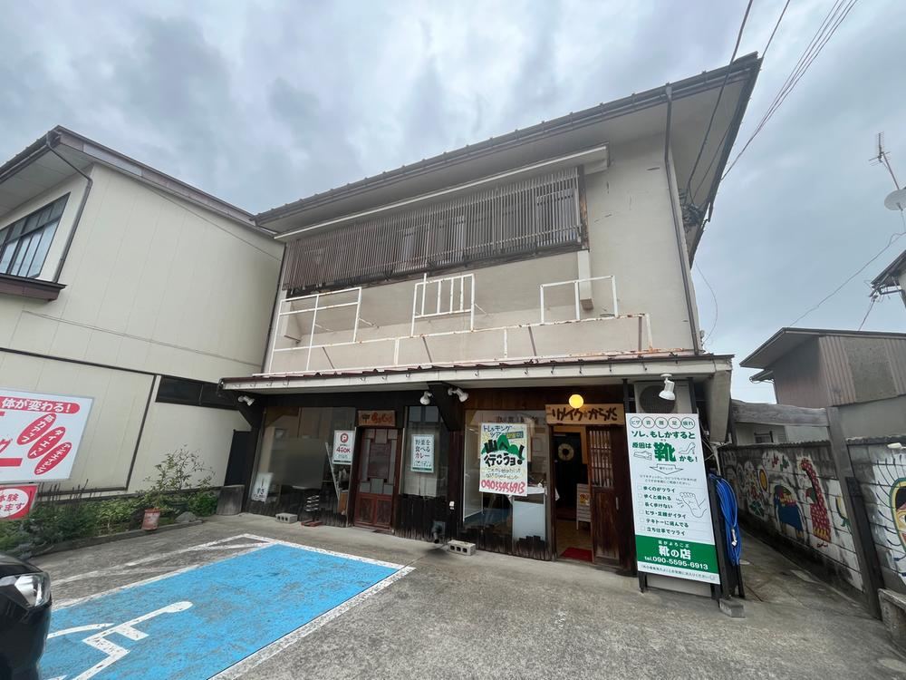 Storefront Home in Yonezawa - Photo 1