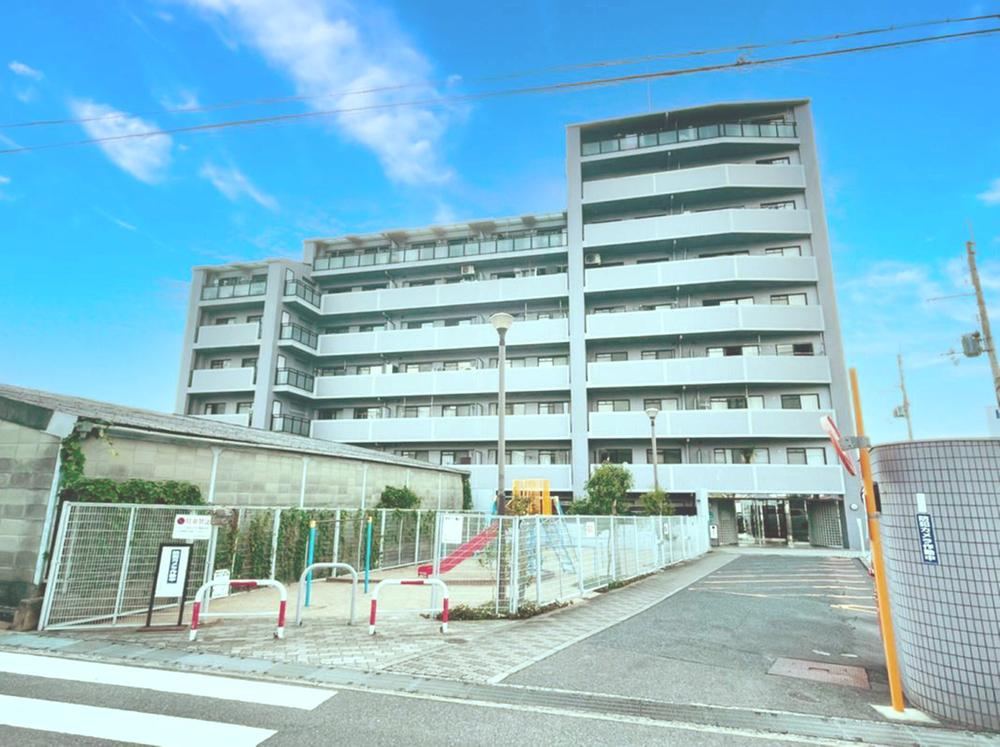 3LDK apartment in Kaizuka, Osaka - Photo 1