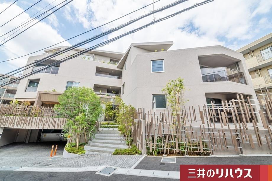 Spacious 2LDK+S Apartment in Arima - Photo 1