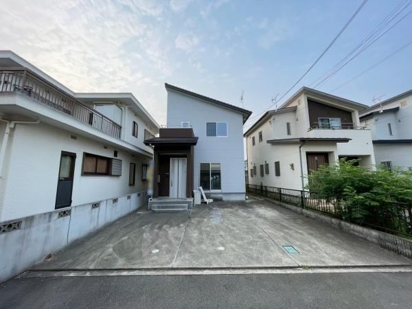 Modern 2LDK+S Home with Loft in Arimoto - Photo 1