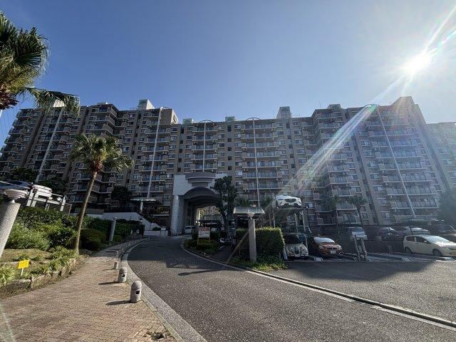 Fully Renovated 3LDK Apartment in Kanazawa-ku - Photo 1