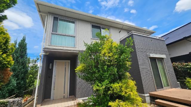 Eco-Friendly 4LDK Home with Solar Panels in Kawahara - Photo 1
