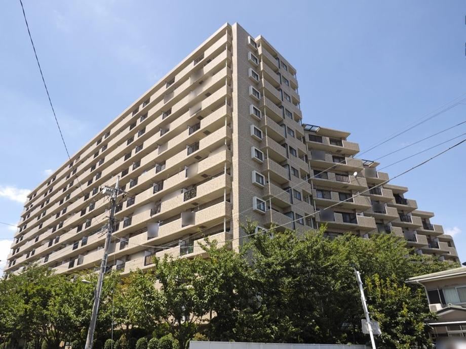 Renovated 3LDK Apartment with Great Views in Nishikawaguchi - Photo 1