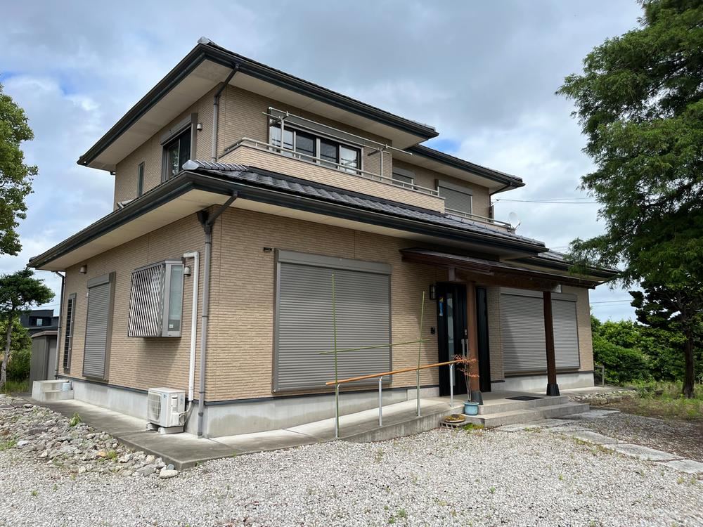 Spacious 6LDK Home with Garage in Togan - Photo 1
