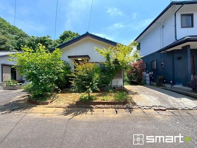 Charming 2DK Bungalow in Quiet Neighborhood - Photo 1