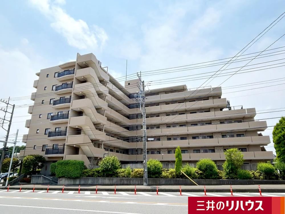 4LDK Apartment in Terada Near Terahara Station - Photo 1