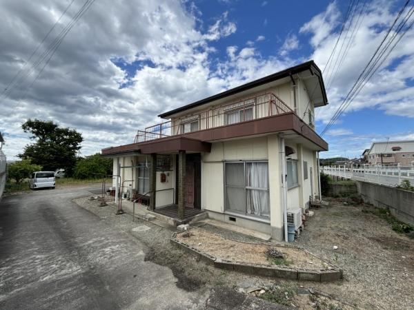 Spacious 5DK Home with Garden in Niihama - Photo 1