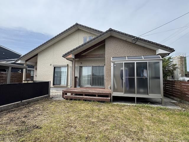 All-Electric 4LDK House with Solar Power in Kanoya - Photo 1