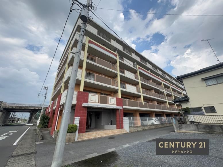 Pet-Friendly 3LDK Apartment with Mountain Views - Photo 1