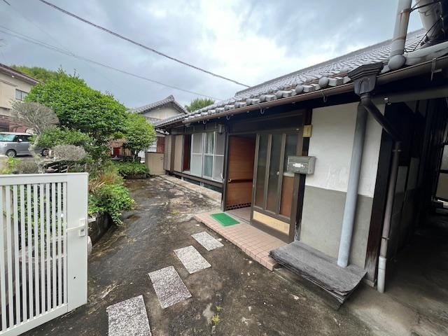 Single-Story House with Parking in Okikubo, Etajima - Photo 1