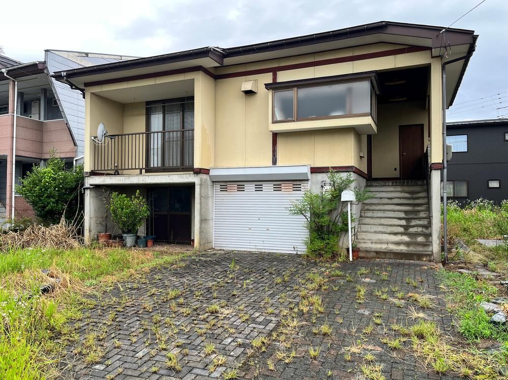 Elevated Single-Story Home in Heisei Town - Photo 1