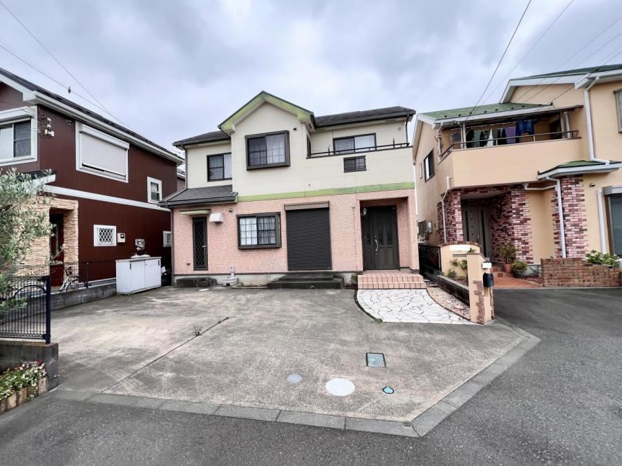 Spacious 3LDK House with Modern Amenities in Atsugi - Photo 1