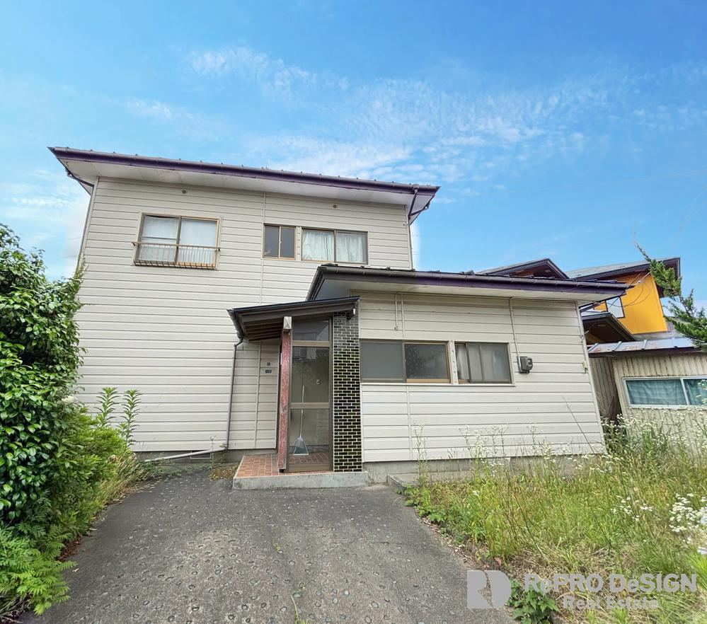 Charming 6K House with Shutter Garage in Akita - Photo 1