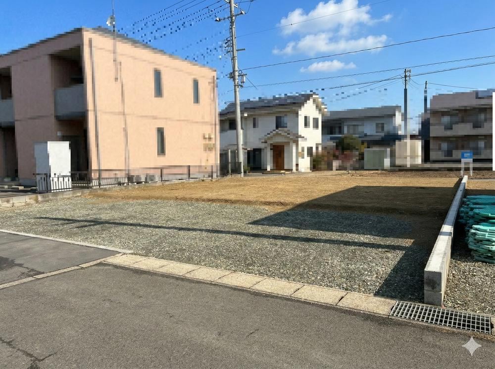 Conveniently Located Land with Easy Access to Main Roads - Photo 1