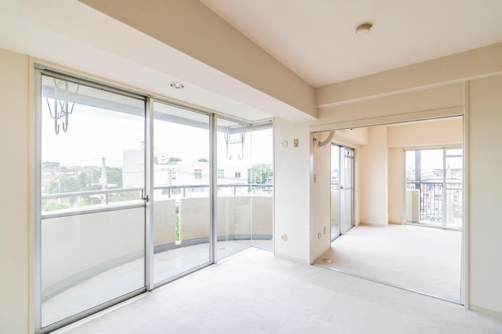 3DK Apartment with Modern Kitchen in Mizuhodai - Photo 1