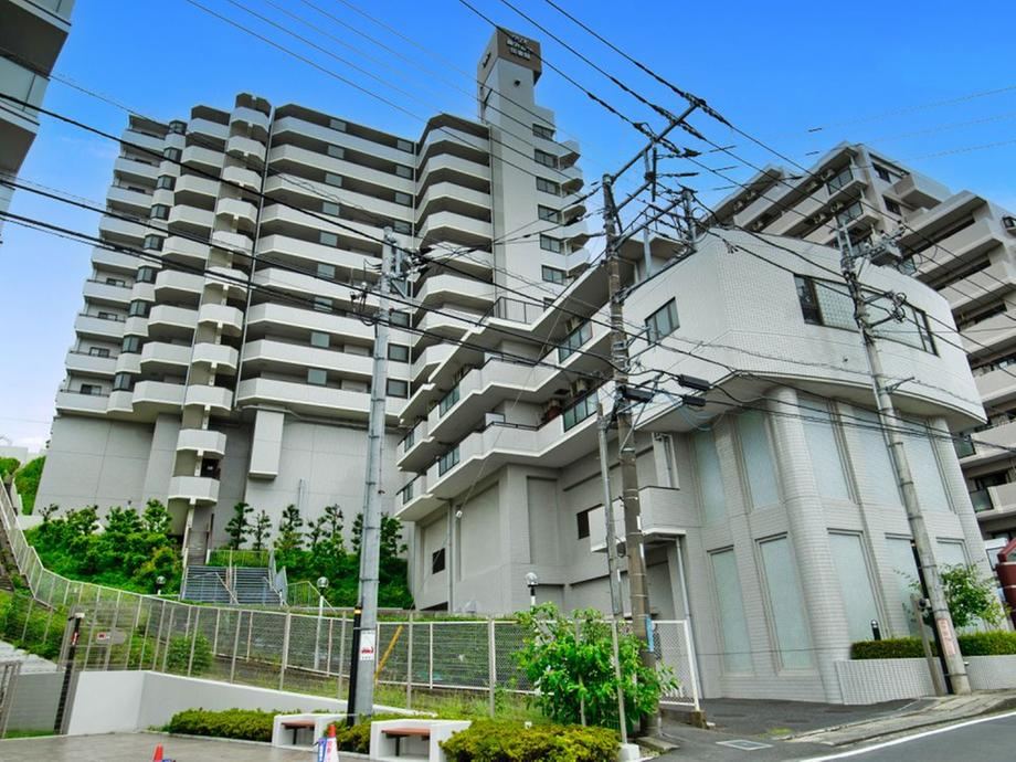 3LDK Apartment with Security Features in Fujisawa - Photo 1