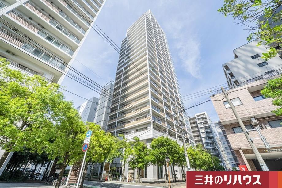 2LDK+S apartment in Minato Ward, Tokyo - Photo 1
