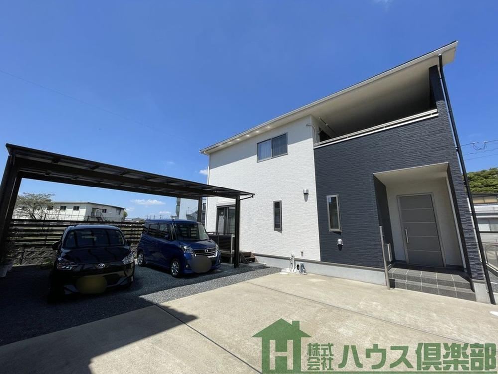 Modern Home with Parking for 5 Cars in Yahatanishi Ward - Photo 1