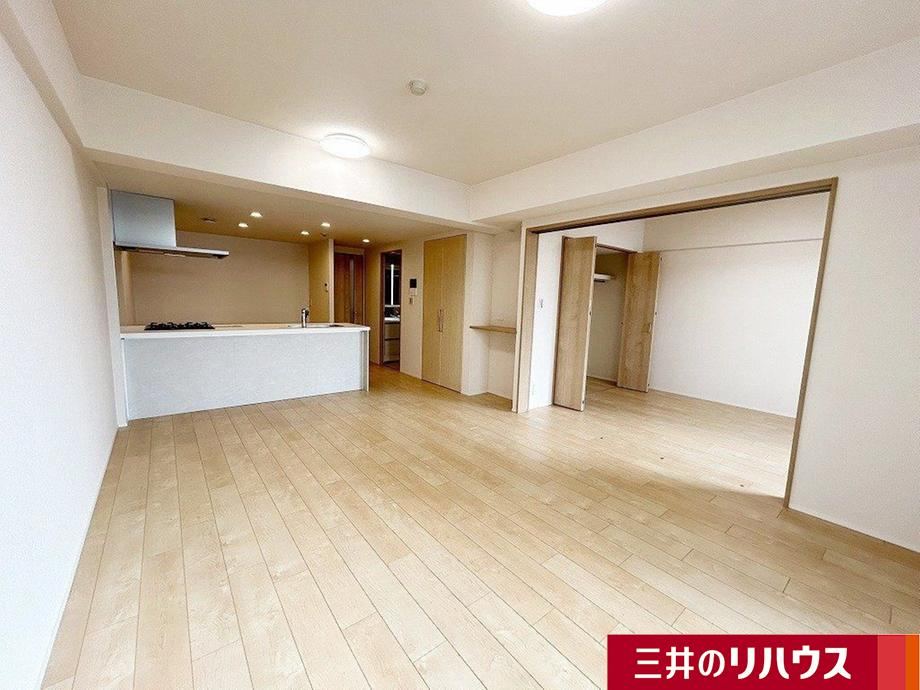 Modern 3LDK Apartment in Konan Ward, Yokohama - Photo 1