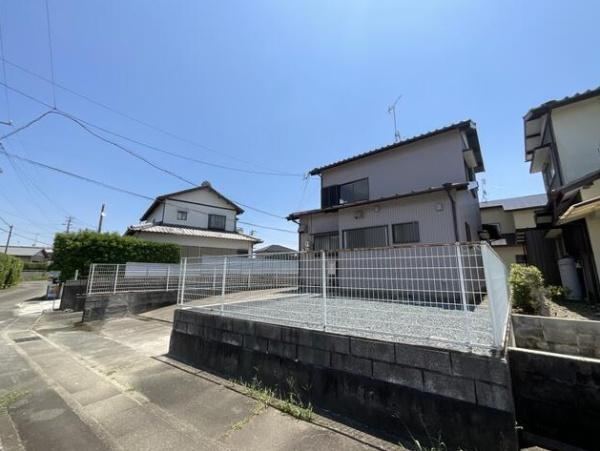 Recently Renovated 4LDK Home with Two Japanese Rooms in Shinike - Photo 1