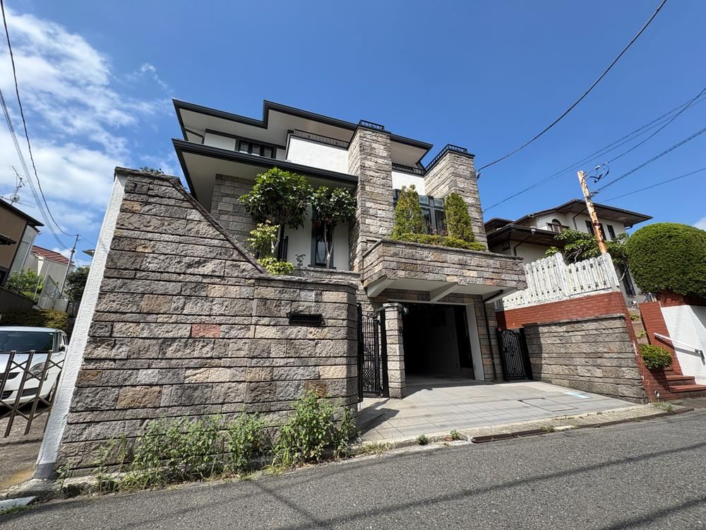 Elegant 4LDK Classic Design House in Fujisawa - Photo 1