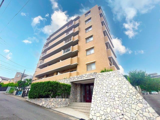 Spacious 3LDK with Private Parking in Miyamae Ward - Photo 1