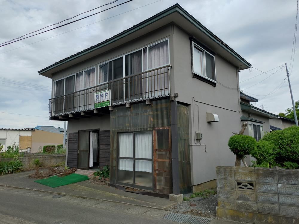 Land with Demolition Requirement in Fujisaki Town - Photo 1