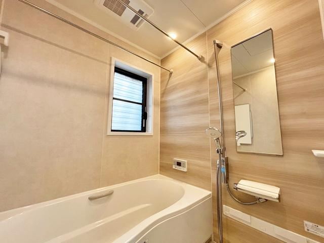 Spacious 5LDK House with Parking in Itami - Photo 1