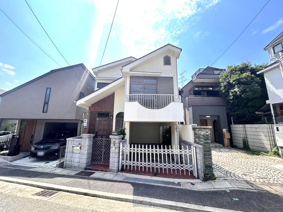 Spacious Detached House with Basement in Shinohara Kitamachi - Photo 1