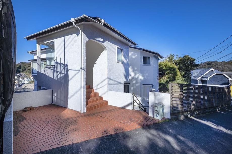 Charming 4LDK House with Scenic Views in Hayama - Photo 1